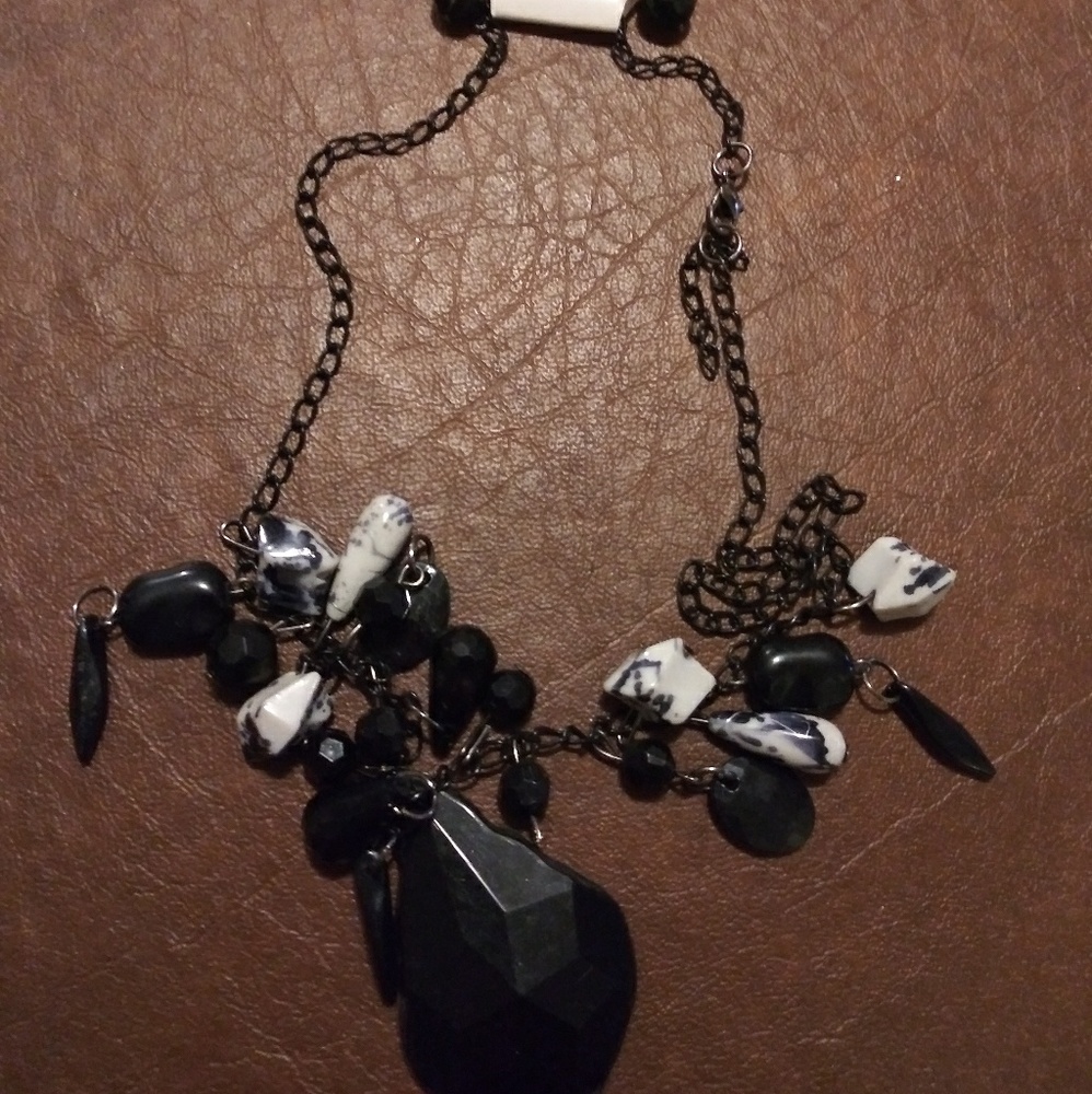 🎀Fashion jewlery necklace earring set.